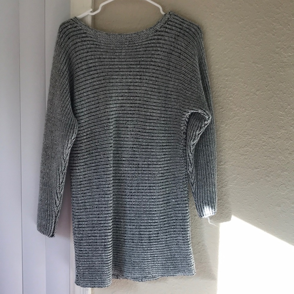 Lf sweater barely worn can be worn both sides